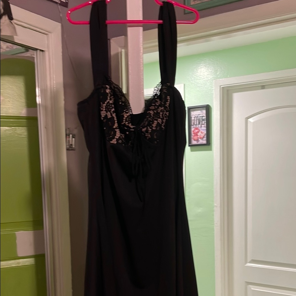 Elegant Black Dress with Lace Detail